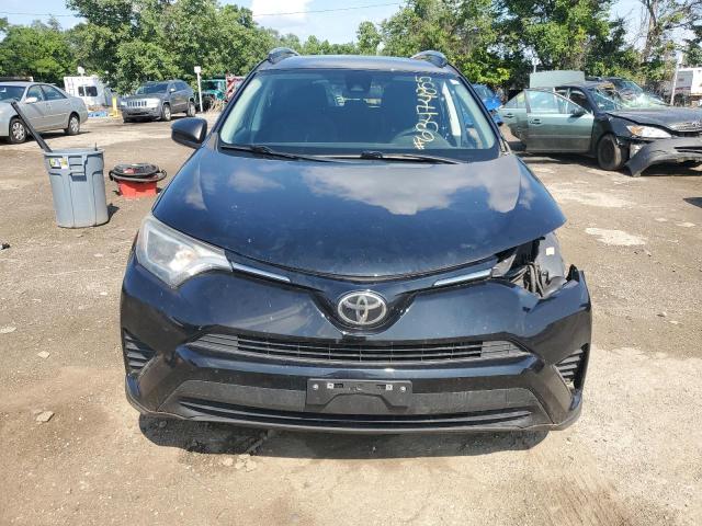 2T3BFREV2HW590113 - 2017 TOYOTA RAV4 LE 黑色 照片 5