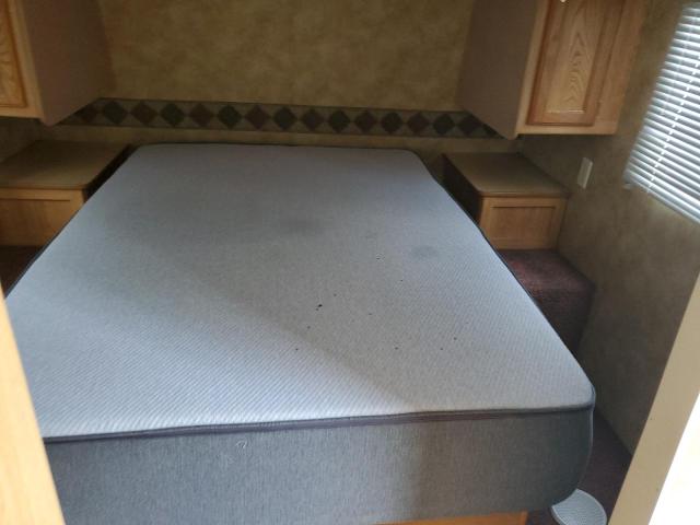 4YDT31B205E313467 - 2005 KEYSTONE HORNET TWO TONE photo 5