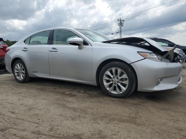 JTHBW1GG1D2032657 - 2013 LEXUS ES 300H SILVER photo 4