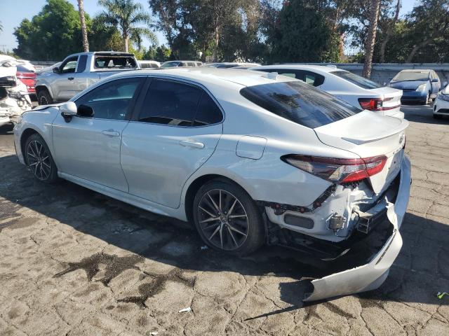 4T1S11AK1RU205498 - 2024 TOYOTA CAMRY SE NIGHT SHADE WHITE photo 2