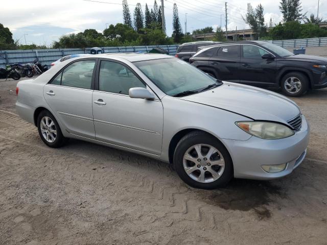 4T1BF30K05U099280 - 2005 TOYOTA CAMRY LE SILVER photo 4