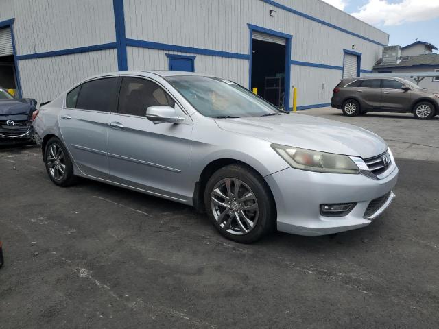 1HGCR2F73DA176500 - 2013 HONDA ACCORD EX SILVER photo 4