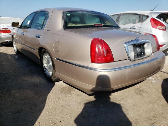 1LNFM81W0WY698941 - 1998 LINCOLN TOWN CAR EXECUTIVE BEIGE photo 3