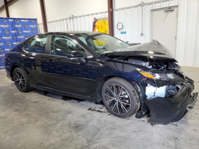 4T1G11AK8RU901782 - 2024 TOYOTA CAMRY SE NIGHT SHADE BLACK photo 4