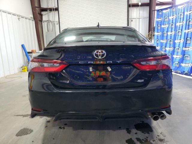 4T1G11AK8RU901782 - 2024 TOYOTA CAMRY SE NIGHT SHADE BLACK photo 6