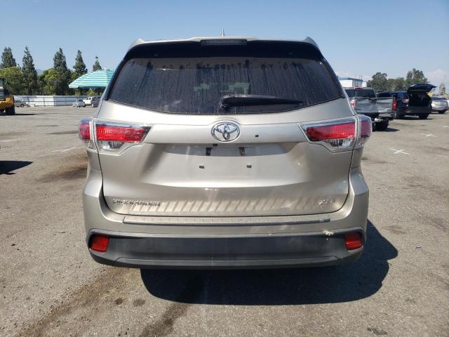5TDKKRFH1GS136228 - 2016 TOYOTA HIGHLANDER XLE SILVER photo 6