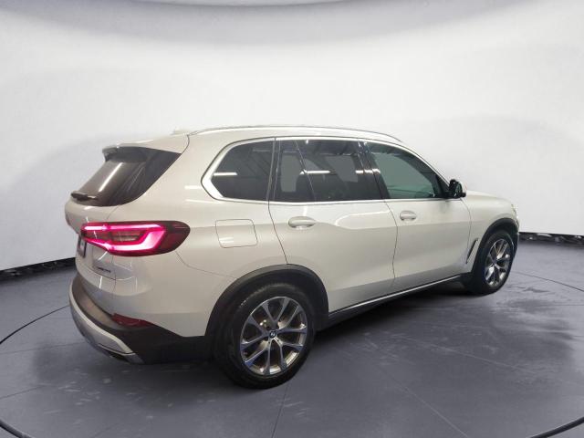 5UXCR4C0XM9H47176 - 2021 BMW X5 SDRIVE 40I WHITE photo 3