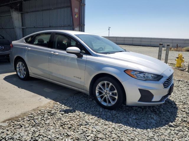 3FA6P0LU3KR116421 - 2019 FORD FUSION SE 银色 照片 4