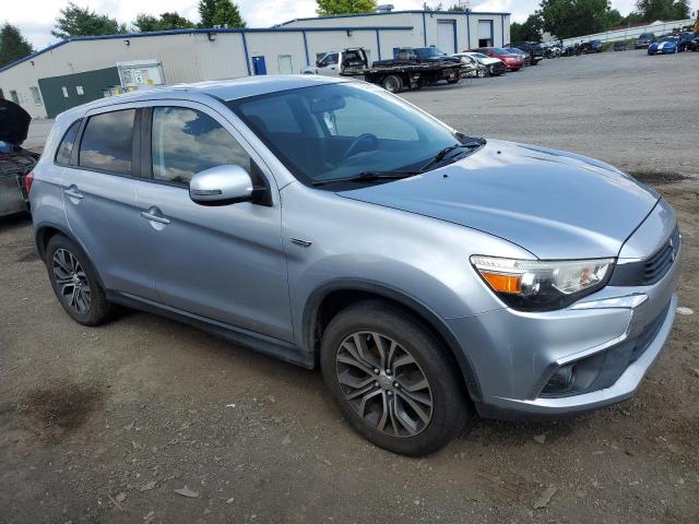 JA4AP3AW4HZ042953 - 2017 MITSUBISHI OUTLANDER ES ვერცხლისფერი ფოტო 4