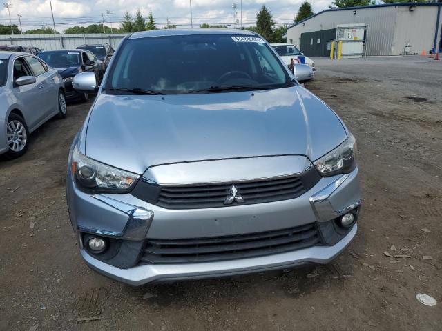 JA4AP3AW4HZ042953 - 2017 MITSUBISHI OUTLANDER ES ვერცხლისფერი ფოტო 5