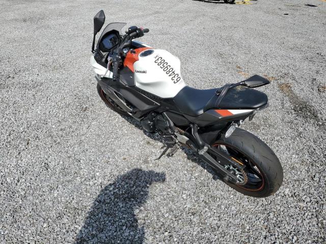 ML5EXER18PDA90248 - 2023 KAWASAKI EX650 R Белый фото 3