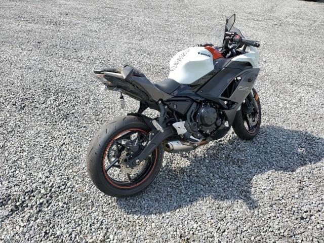 ML5EXER18PDA90248 - 2023 KAWASAKI EX650 R Белый фото 4