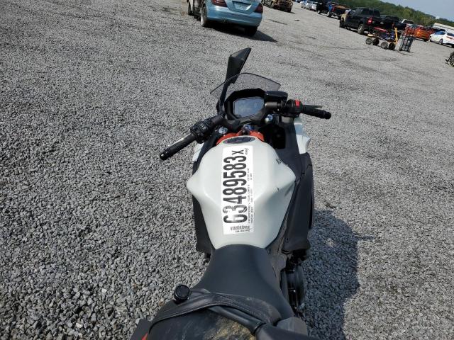 ML5EXER18PDA90248 - 2023 KAWASAKI EX650 R Белый фото 5