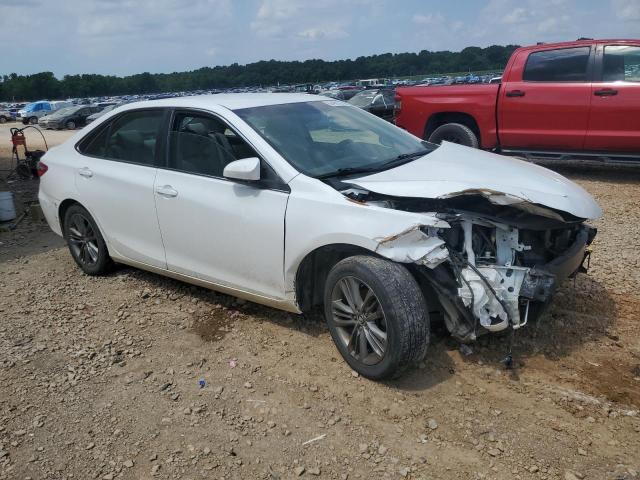 4T1BF1FK7FU894176 - 2015 TOYOTA CAMRY LE WHITE photo 4