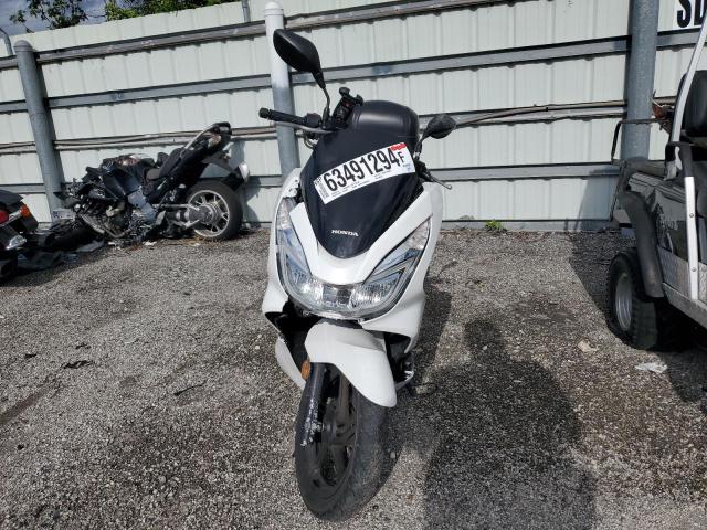 RLHKF1804FY000403 - 2015 HONDA PCX 150 WHITE photo 2