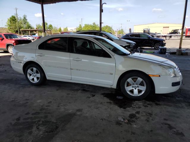 3FAHP07Z88R217591 - 2008 FORD FUSION SE WHITE photo 4