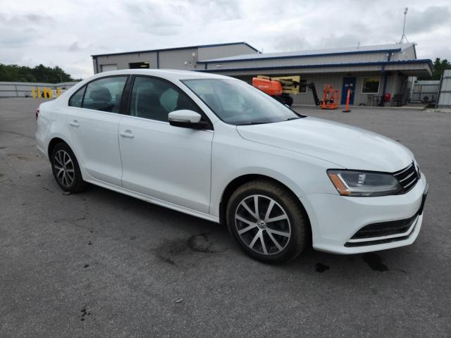 3VWDB7AJ4HM375083 - 2017 VOLKSWAGEN JETTA SE WHITE photo 4