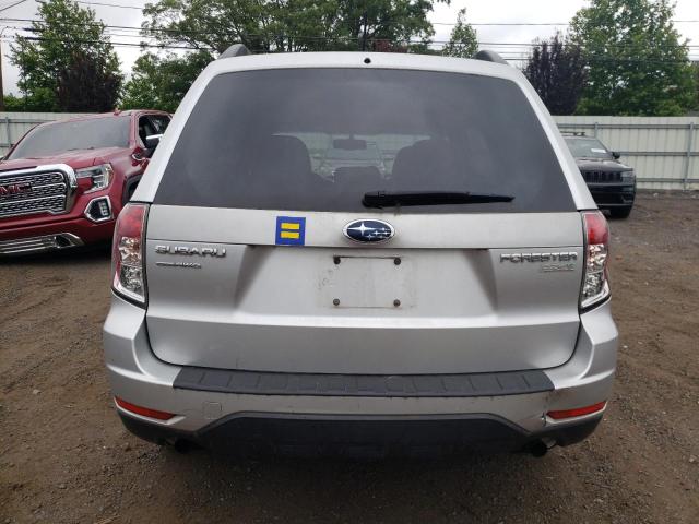 JF2SHADC2BH765325 - 2011 SUBARU FORESTER 2.5X PREMIUM 银色 照片 6