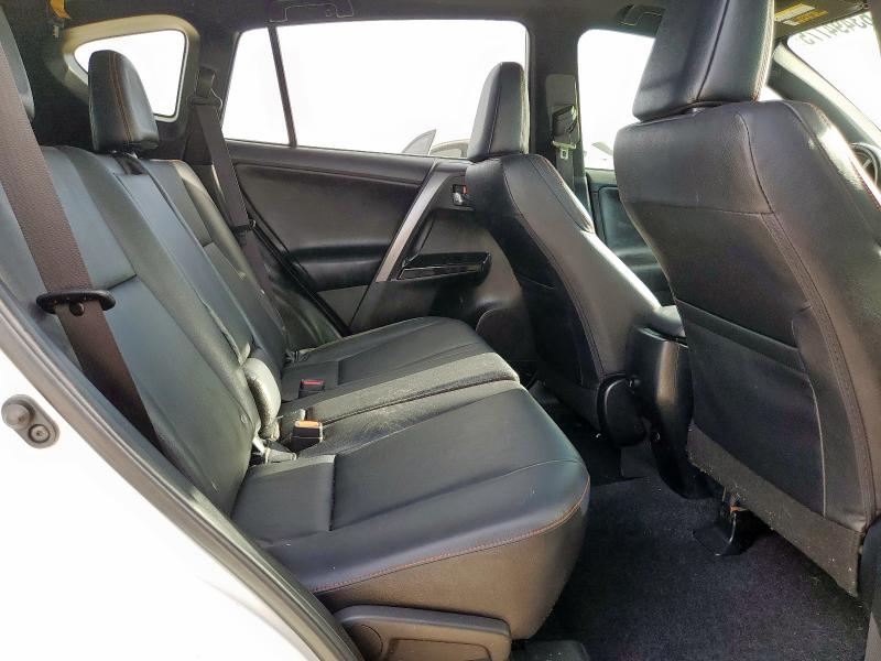 JTMNFREV0JJ164230 - 2018 TOYOTA RAV4 SE WHITE photo 11