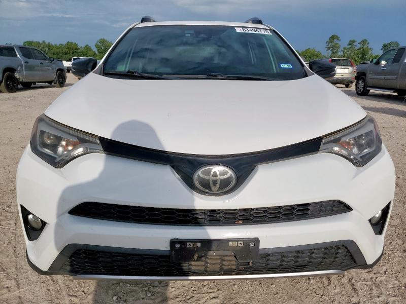 JTMNFREV0JJ164230 - 2018 TOYOTA RAV4 SE WHITE photo 5