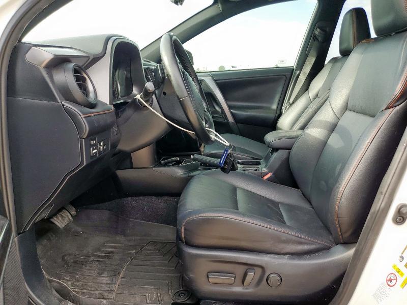 JTMNFREV0JJ164230 - 2018 TOYOTA RAV4 SE WHITE photo 7