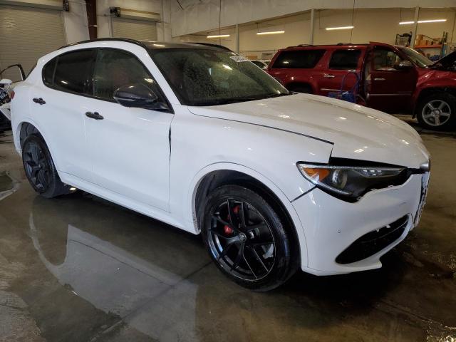 ZASPAKBN0L7C76309 - 2020 ALFA ROMEO STELVIO TI WHITE photo 4
