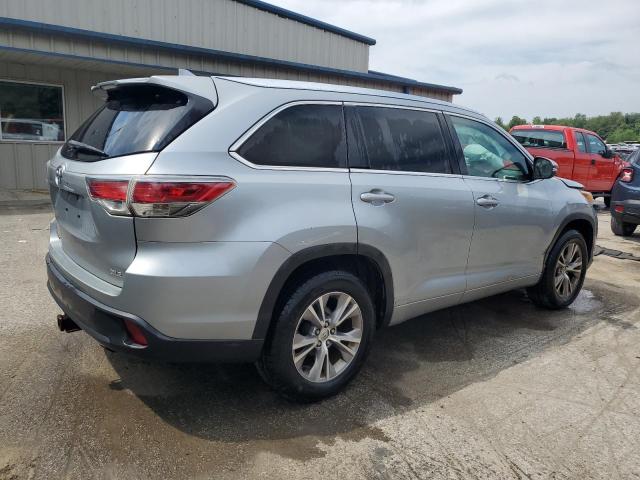 5TDKKRFHXFS092809 - 2015 TOYOTA HIGHLANDER XLE SILVER photo 3
