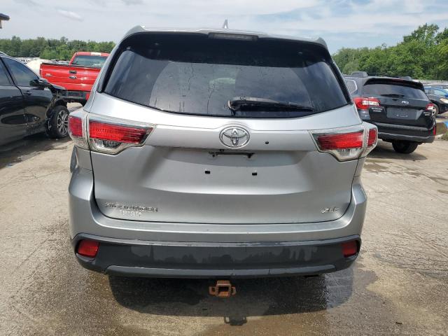 5TDKKRFHXFS092809 - 2015 TOYOTA HIGHLANDER XLE SILVER photo 6