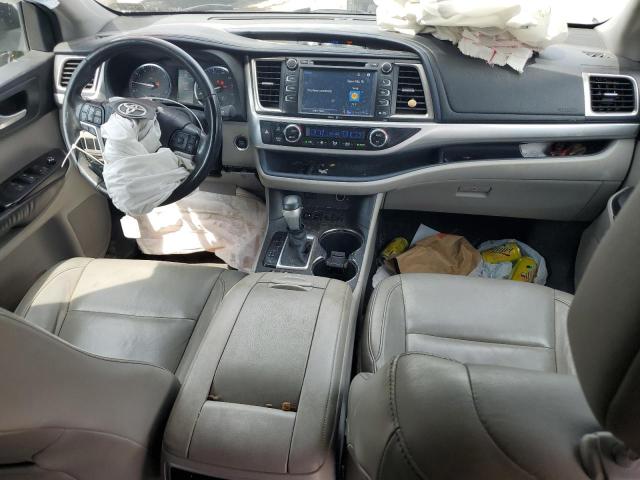 5TDKKRFHXFS092809 - 2015 TOYOTA HIGHLANDER XLE SILVER photo 8