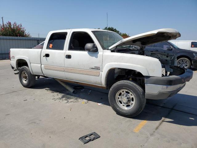 1GCHK23265F807729 - 2005 CHEVROLET SILVERADO K2500 HEAVY DUTY WHITE photo 4