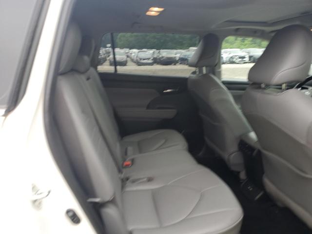 5TDGZRBH3MS086032 - 2021 TOYOTA HIGHLANDER XLE WHITE photo 11