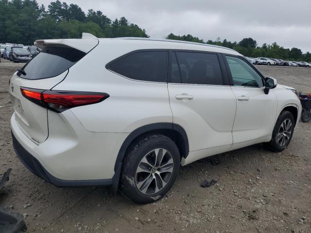 5TDGZRBH3MS086032 - 2021 TOYOTA HIGHLANDER XLE WHITE photo 3