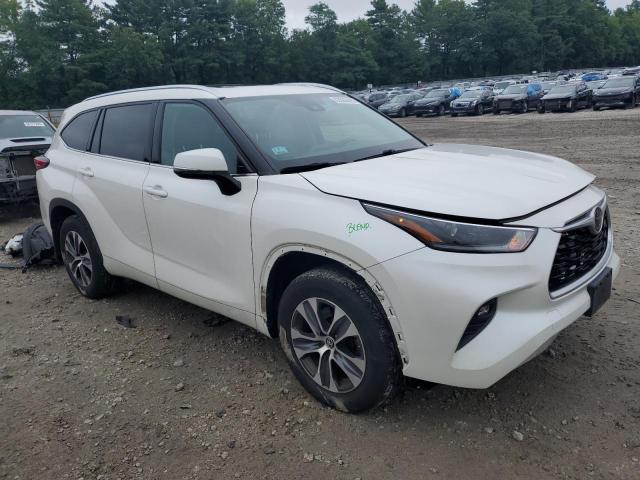 5TDGZRBH3MS086032 - 2021 TOYOTA HIGHLANDER XLE WHITE photo 4