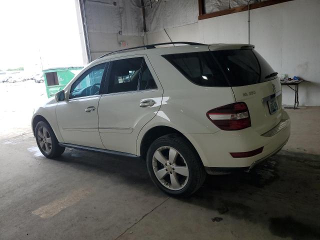 4JGBB8GB6BA696719 - 2011 MERCEDES-BENZ ML 350 4MATIC WHITE photo 2
