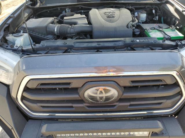 5TFCZ5AN8JX142681 - 2018 TOYOTA TACOMA DOUBLE CAB GRAY photo 11