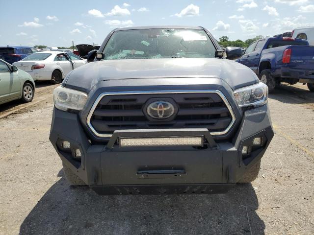 5TFCZ5AN8JX142681 - 2018 TOYOTA TACOMA DOUBLE CAB GRAY photo 5
