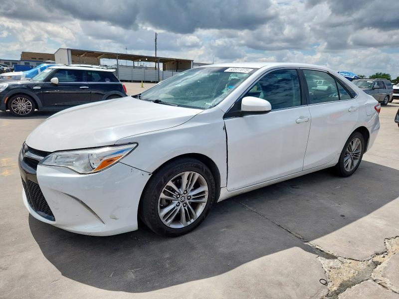 4T1BF1FK8FU977390 - 2015 TOYOTA CAMRY SE LE 白色 照片 1