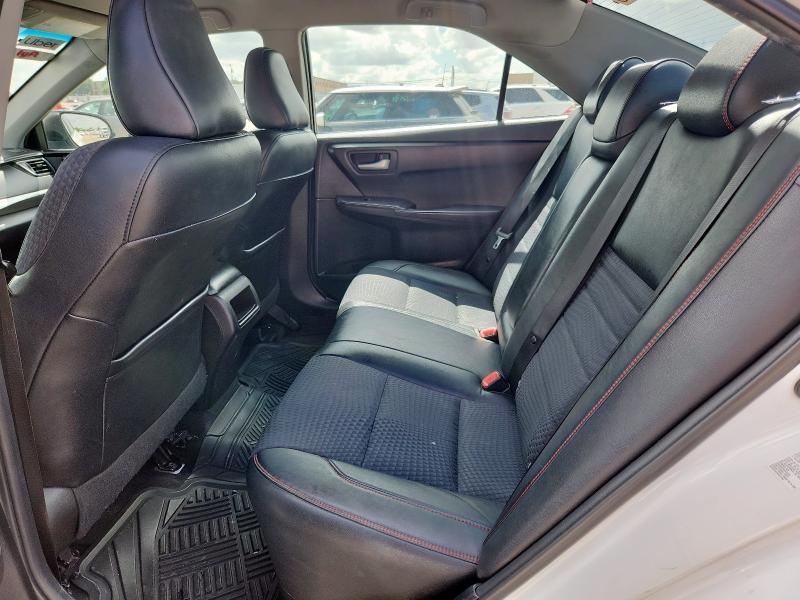 4T1BF1FK8FU977390 - 2015 TOYOTA CAMRY SE LE 白色 照片 10