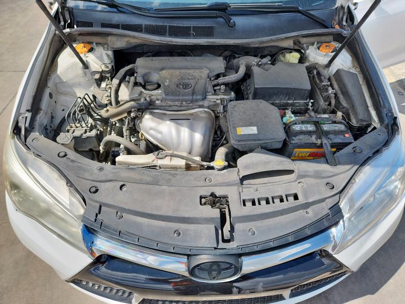 4T1BF1FK8FU977390 - 2015 TOYOTA CAMRY SE LE 白色 照片 11
