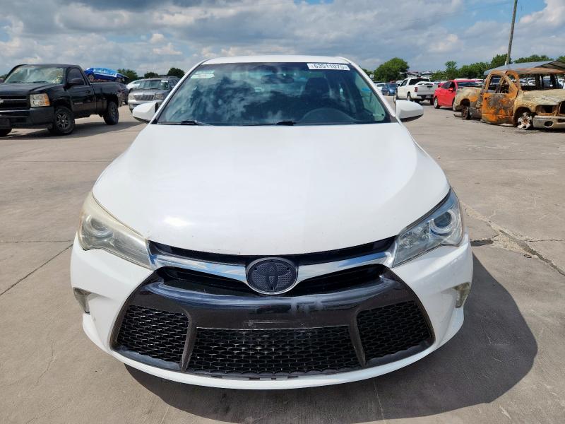 4T1BF1FK8FU977390 - 2015 TOYOTA CAMRY SE LE 白色 照片 5