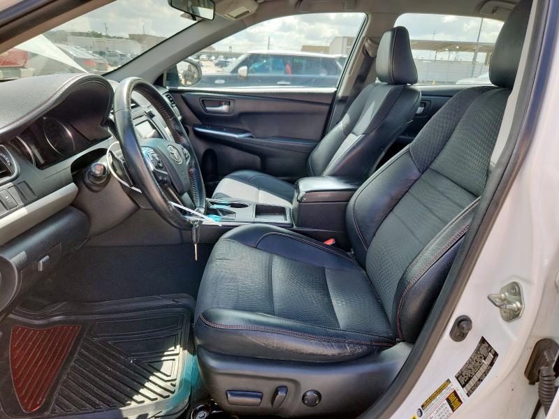 4T1BF1FK8FU977390 - 2015 TOYOTA CAMRY SE LE 白色 照片 7