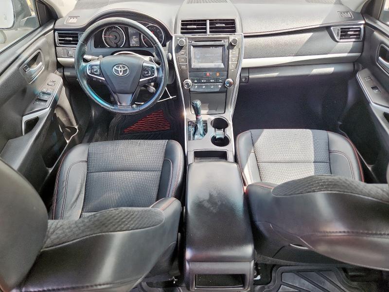 4T1BF1FK8FU977390 - 2015 TOYOTA CAMRY SE LE 白色 照片 8