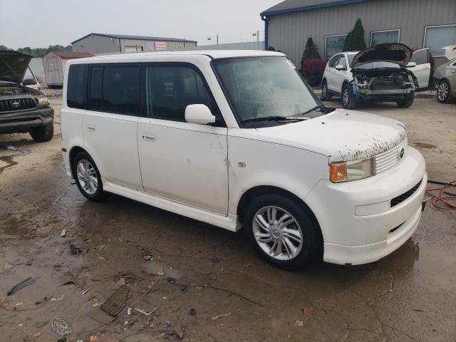 JTLKT324954004764 - 2005 TOYOTA SCION XB WHITE photo 4