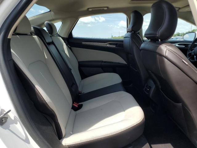 3FA6P0HD1KR198769 - 2019 FORD FUSION SE WHITE photo 10