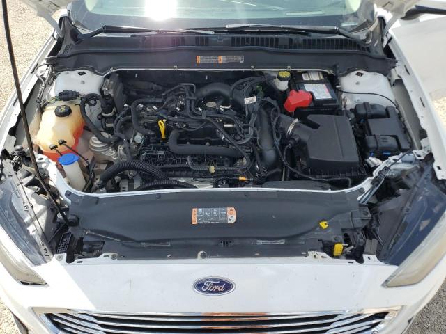 3FA6P0HD1KR198769 - 2019 FORD FUSION SE WHITE photo 11
