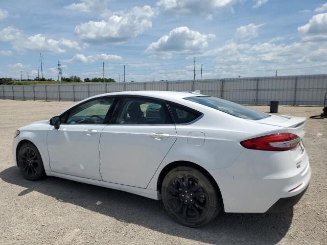 3FA6P0HD1KR198769 - 2019 FORD FUSION SE WHITE photo 2