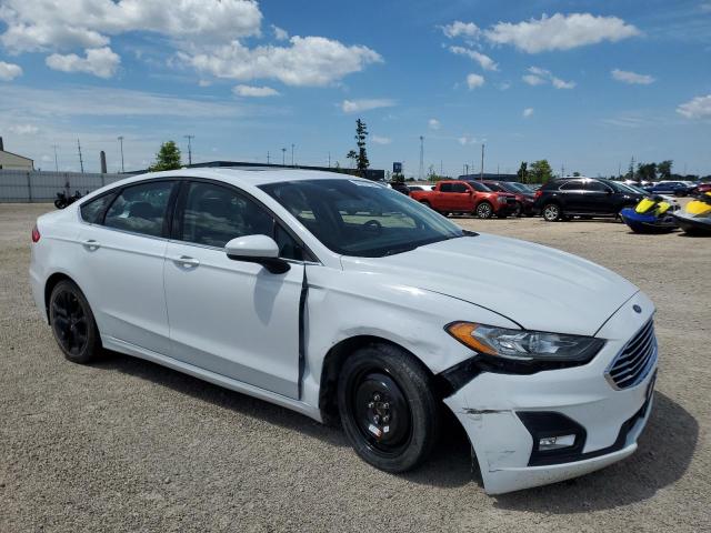 3FA6P0HD1KR198769 - 2019 FORD FUSION SE WHITE photo 4