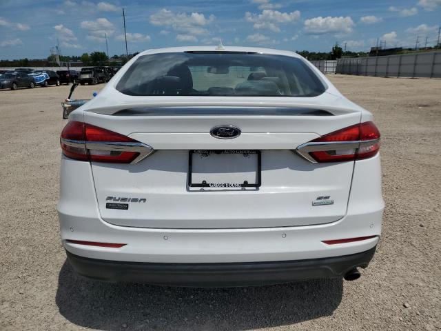 3FA6P0HD1KR198769 - 2019 FORD FUSION SE WHITE photo 6