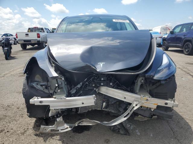 7SAYGAEE2SF222975 - 2025 TESLA MODEL Y CHARCOAL photo 5