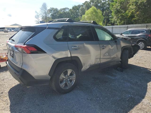 2T3LWRFV8RW198810 - 2024 TOYOTA RAV4 LE ნაცრისფერი ფოტო 3